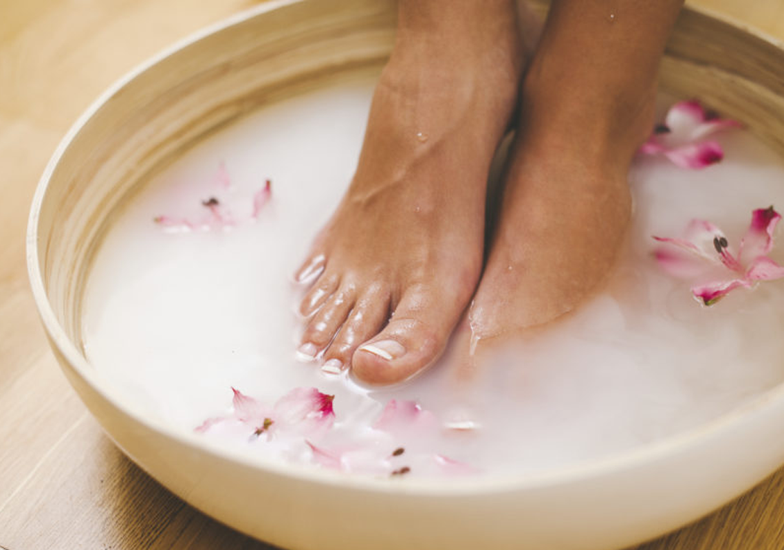 Astuce naturelle pour des pieds plus beaux et plus doux