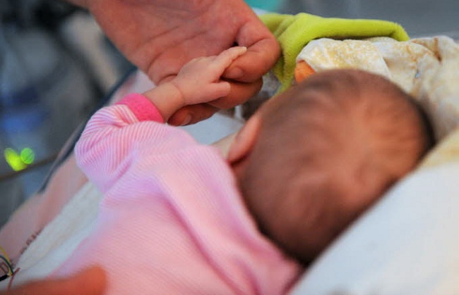 Algérie- Le ministère de la Santé veut réduire la natalité à 2,1 enfants par femme d’ici à 2035