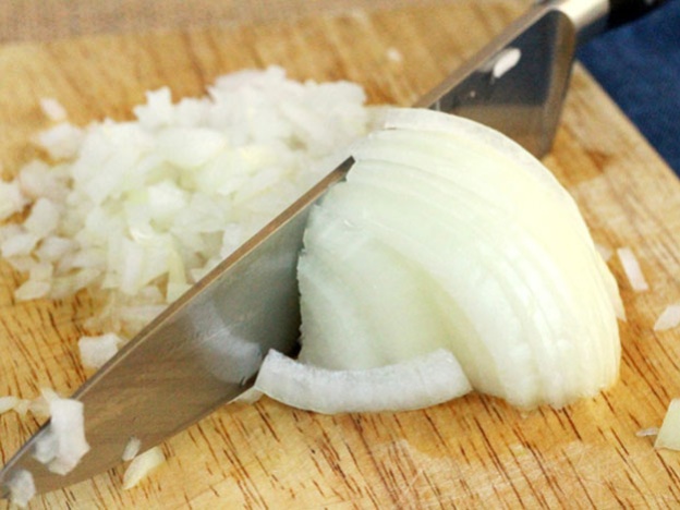 Traitements à l’oignon:  Pour lutter contre la perte de cheveux