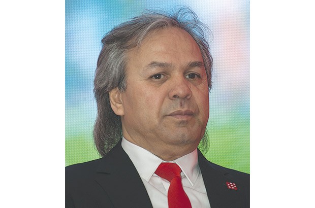 FAF: Madjer conseiller spécial de Zetchi