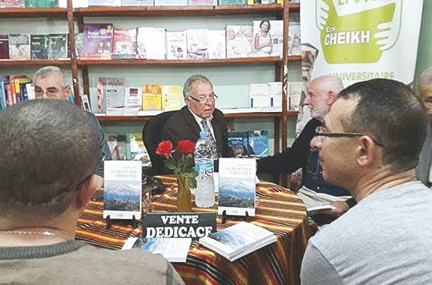 Belkacem Achite dédicace son livre “Le mont des orfèvres ” à Tizi Ouzou: Un bel ouvrage consacré à la mémoire collective des Ath Yenni