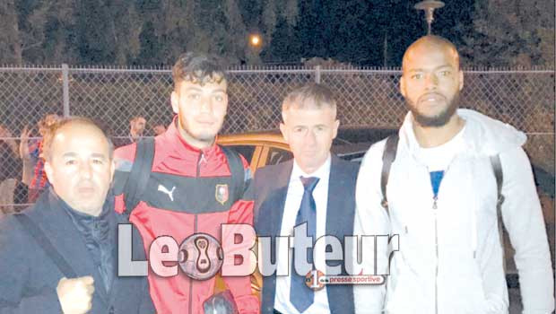 Bensebaïni épate Alcaraz  comme arrière gauche