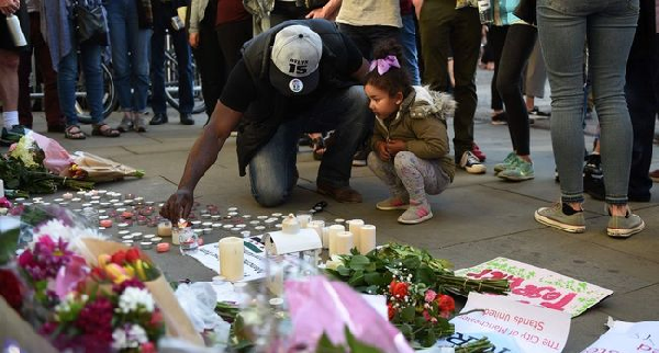 Unies, les communautés de Manchester pleurent leurs victimes