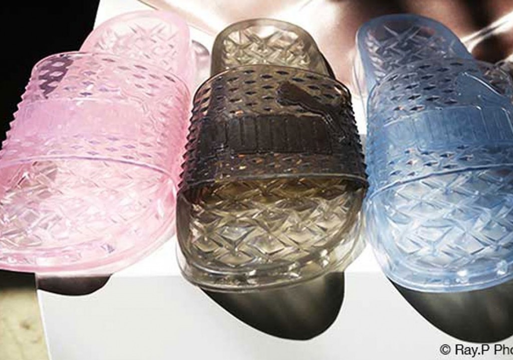 Rihanna dévoile les nouvelles sandales de Fenty x Puma