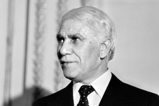 Algérie : le colonel Chadli Bendjedid adoubé par huit cents officiers