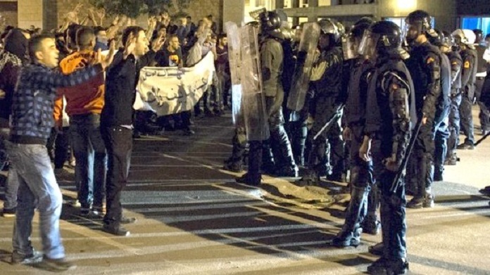 Maroc: intervention musclée de la police contre les manifestants à  Al-Hoceïma