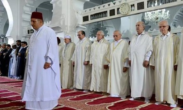 Bensalah, Bouhadja et Tebboune accomplissent la prière de l’Aïd