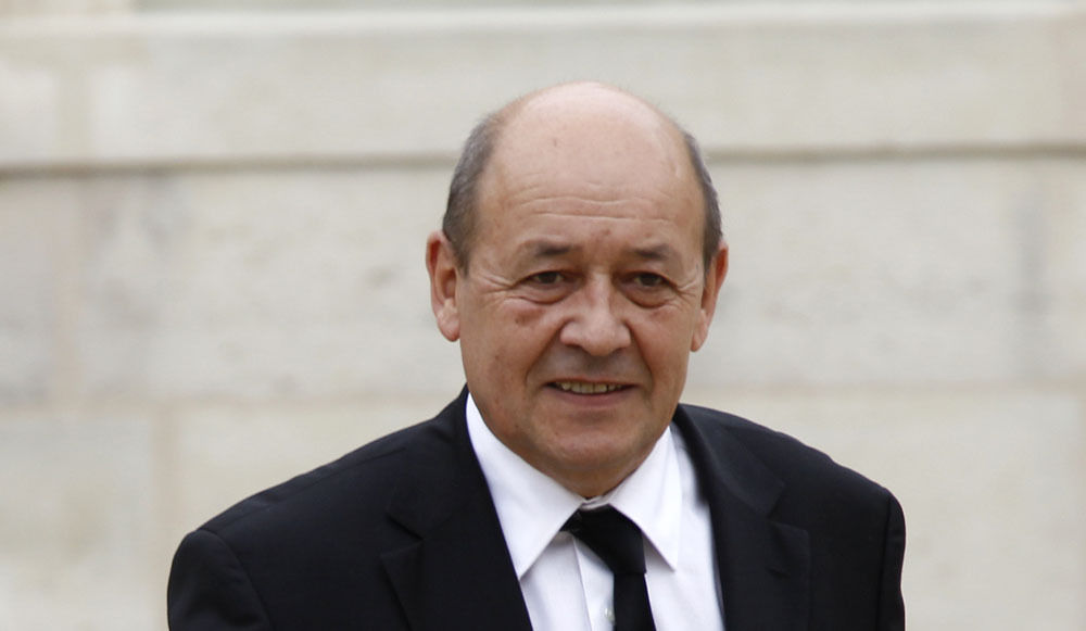 Le Drian entame une visite de travail en Algérie
