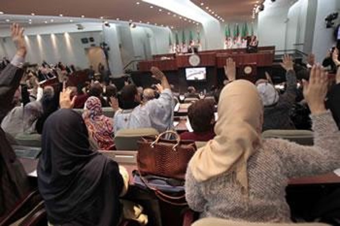 Le nouveau gouvernement et les nouveaux députés se croisent à l&rsquo;assemblée: Le baptême du feu