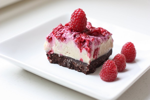 Cheesecake aux noix de cajou et aux framboises