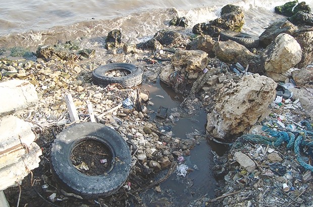 La mer polluée par un débordement des égouts: La saison estivale compromise à l’est d’Alger