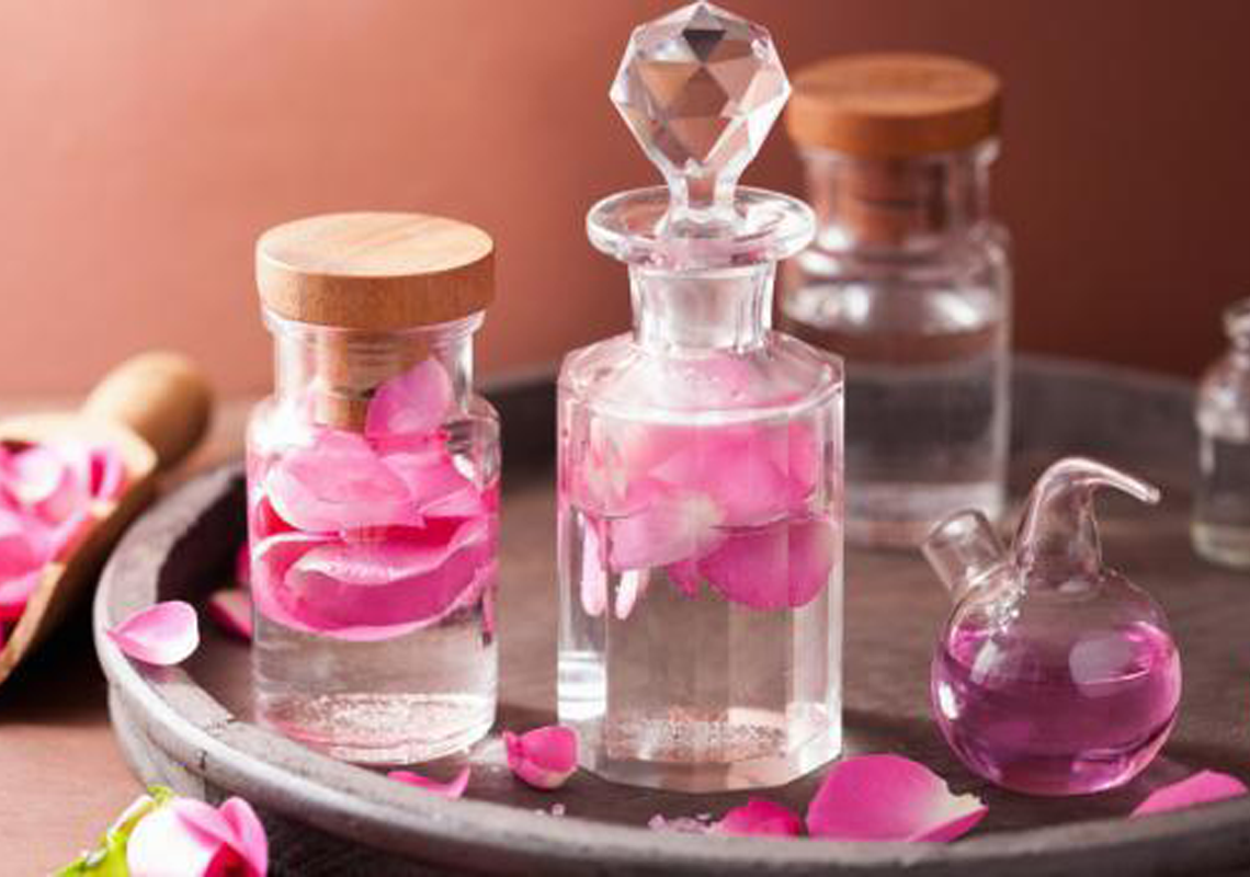 Les bienfaits de l’eau de rose pour la partie intime (+ recette éclaircissante)