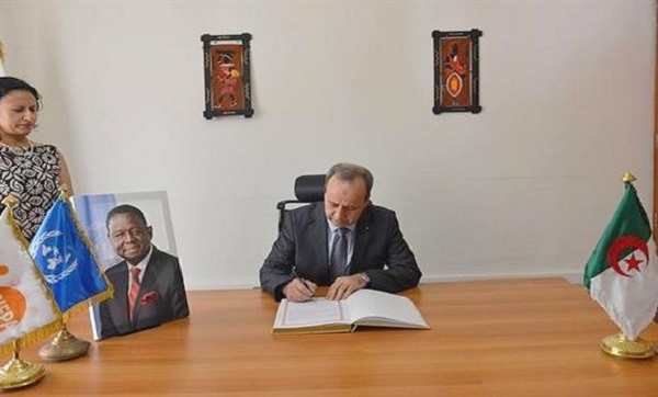 Décès du Directeur exécutif du FNUAP: M. Hazbellaoui signe le registre de condoléances au siège de la représentation de l&rsquo;organisation onusienne à Alger