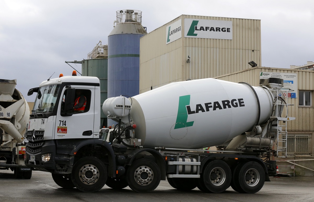Lafarge a versé plus de 500.000 dollars à Daech, selon le Canard Enchaîné