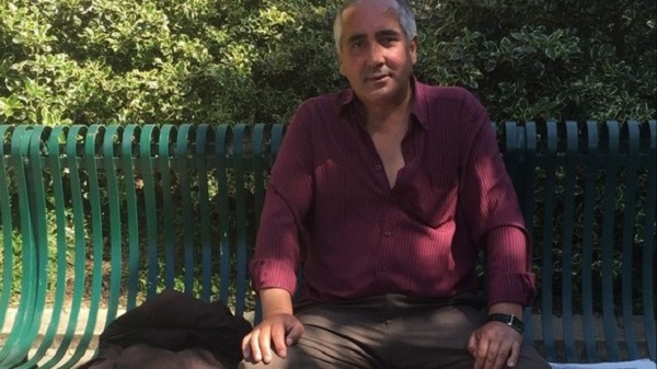 Béjaïa Beaucoup d’émotion à l’enterrement du chanteur kabyle Moussa Kherbache à Tizamourine, dans l’Akfadou