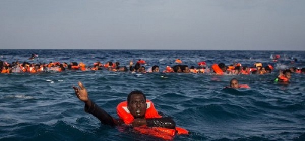 Naufrage d’un canot de migrants au large de la Libye: 8 morts et des dizaines de disparus