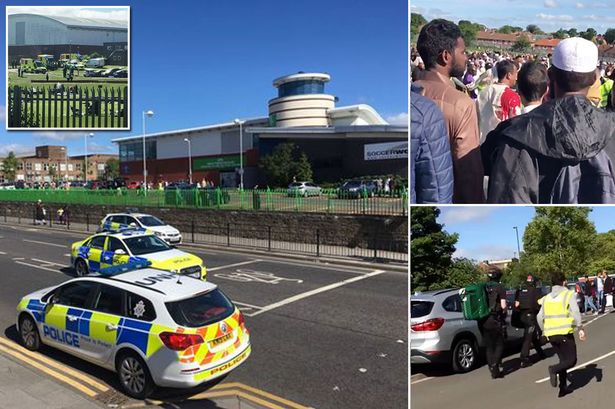 Grande Bretagne: Une voiture fonce sur la foule à la sortie d’une mosquée à Newcastle (Vidéo)
