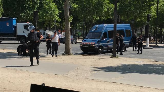France: Un fourgon de gendarmerie percuté par une voiture