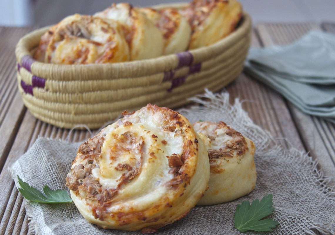 Pizza roulée au thon