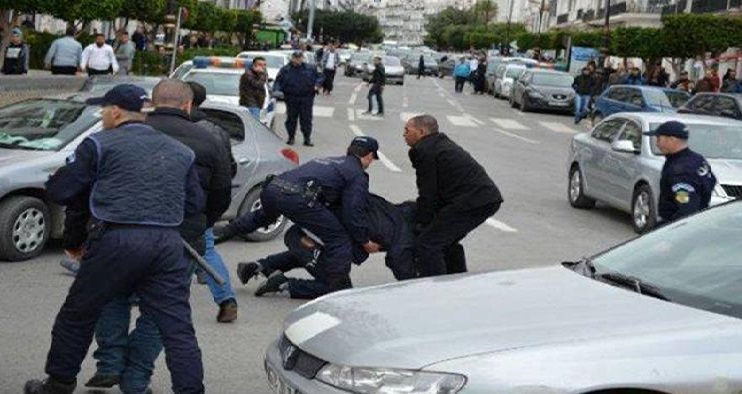 Blida: Deux policiers agressés par deux commerçants