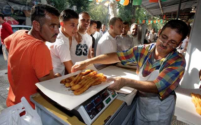 Ils n&rsquo;hésitent pas à faire le tour du pays pour acheter les ingrédients nécessaires pour le f&rsquo;tour: La balade des gens…qui jeûnent