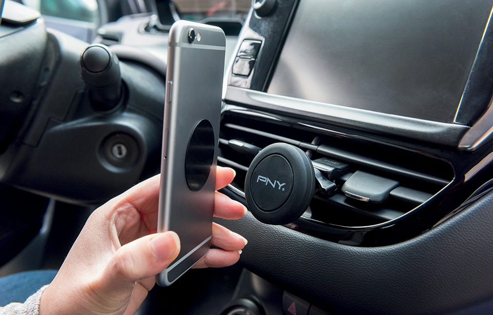 Automobile: Cinq accessoires pour que votre smartphone tiennent la route
