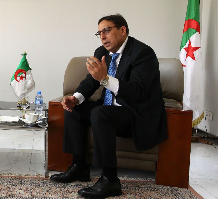 Algérie-Hongrie: la coopération industrielle examinée à Alger