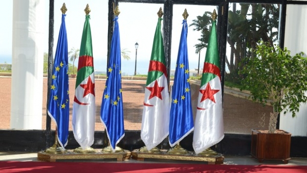 Algérie-UE: Raouya et Hahn évoquent la coopération bilatérale
