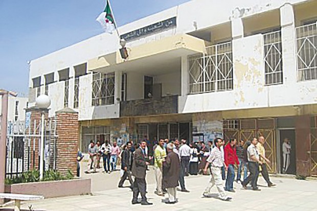 Tizi Ouzou: Des femmes ferment le siège de la daïra de Bouzeguène