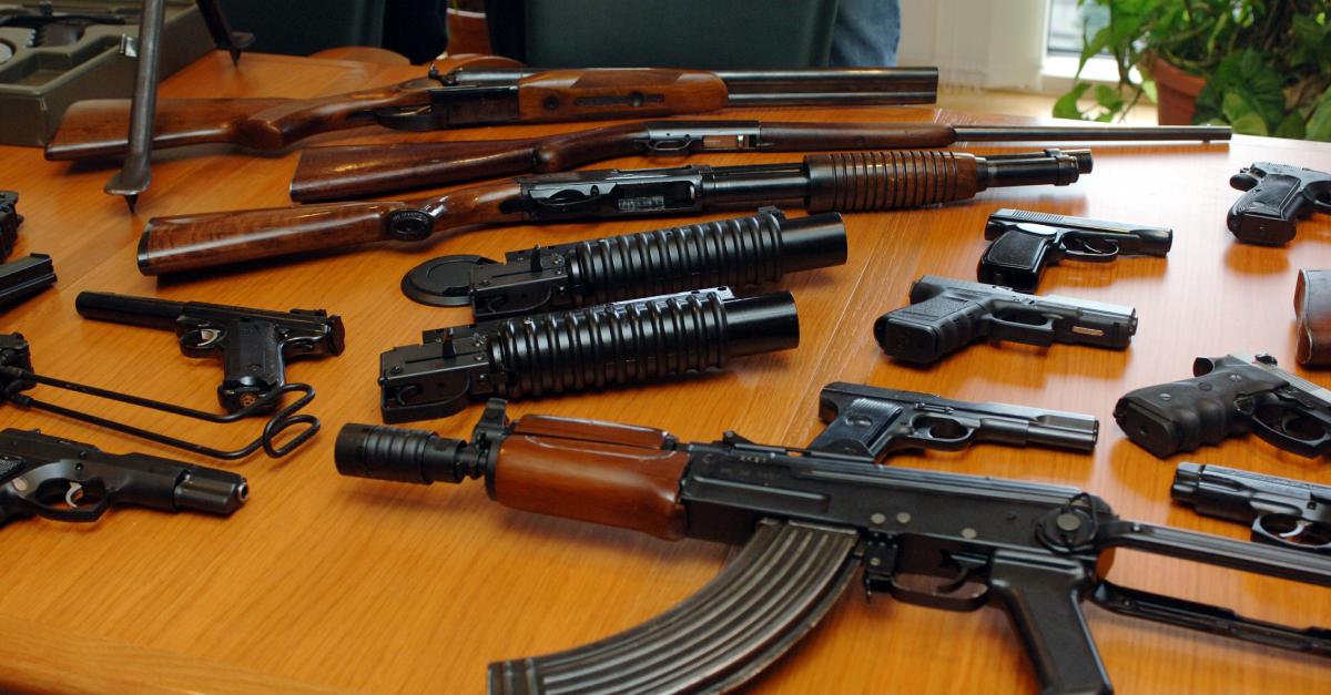 2 criminels en possession d&rsquo;un pistolet mitrailleur arrêtés à In Guezzam