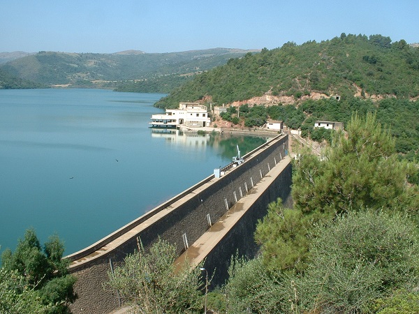 Mila: Un homme se jette du barrage depuis le pont de Oued Dib
