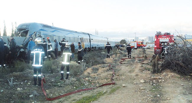 Mellala (Béjaia): Un train de voyageurs percute un camion