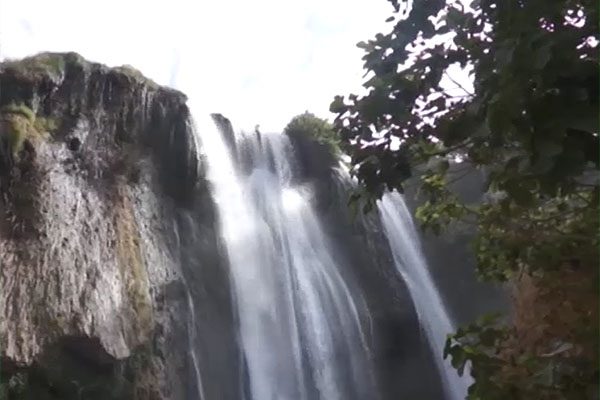 Tiaret: La cascade de Sidi Ouaddah fait sa toilette