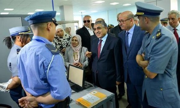 Œuvrer à améliorer les services fournis aux voyageurs tout en doublant de prudence et de vigilance