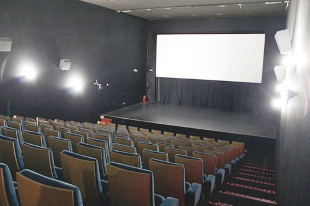 Wilaya de Tiaret : Un patriarche vit dans une salle de cinéma depuis 20 ans