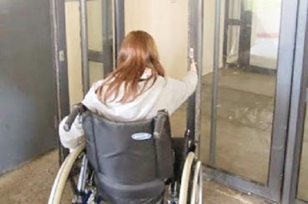 Une jeune fille “handicapée moteur” obtient son permis en 2016: La Drag de Ghardaïa refuse de lui délivrer le document