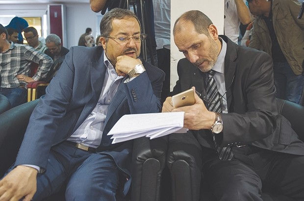 Les dirigeants des deux partis marquent le pas MSP-FC : la fusion improbable