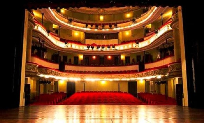 Le théâtre algérien lié le long de son histoire à la société et aux événements vécus