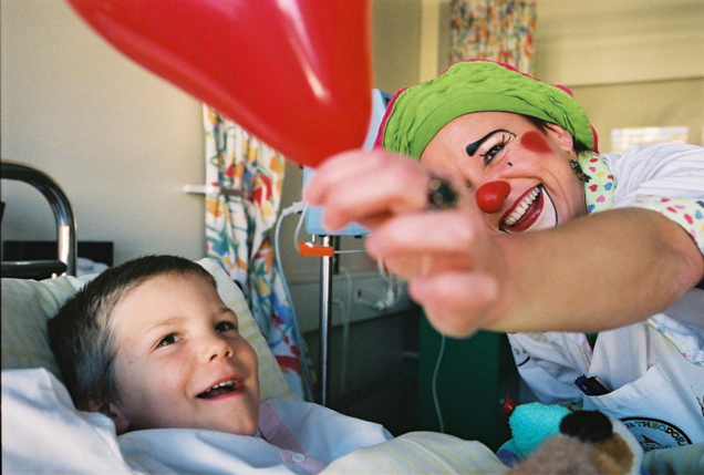 Constantine – Enfants hospitalisés: La thérapie par la distraction et le rire