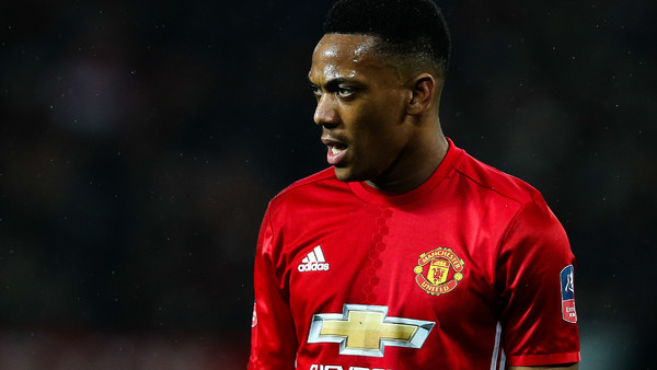 Man Utd : Mourinho prêt à laisser filer Martial ?