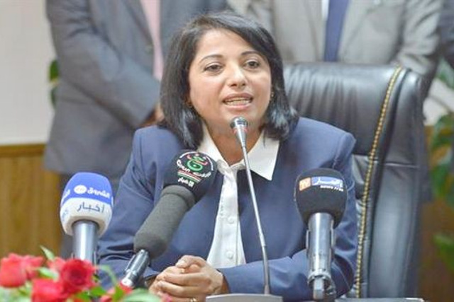 Profitant de ses vacances à Mostaganem: La Ministre de l’Environnement rend visite aux colons d’Adrar