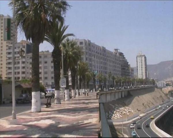 Pour parer à la forte demande en période estivale: 10 autobus pour renforcer les dessertes sur la corniche oranaise