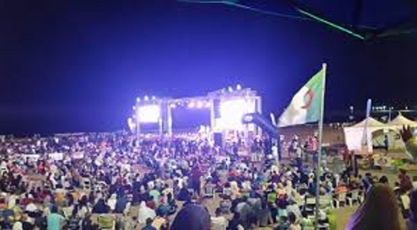 Tlemcen : Soirées musicales et humoristiques près des plages