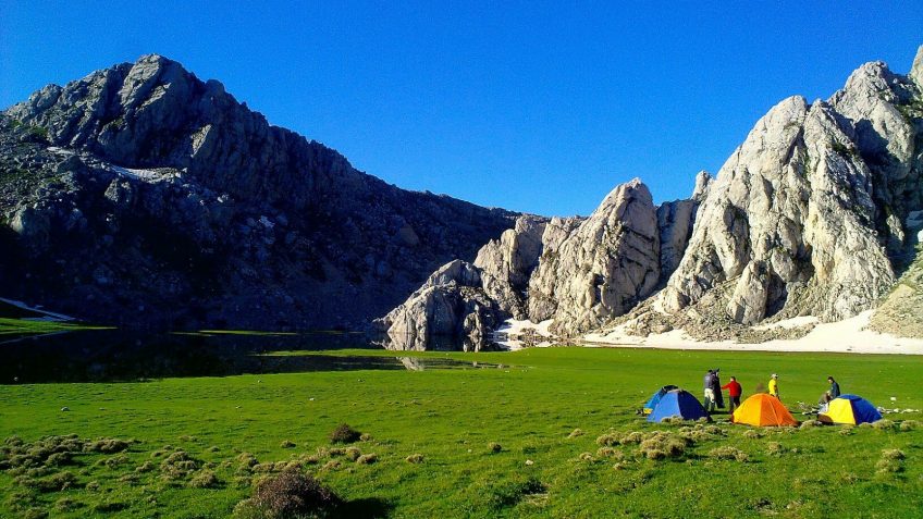 TIKJDA/ Là-haut, à plus de 1 400 m: Calme, fraîcheur et barbecue, zen avec… Matoub