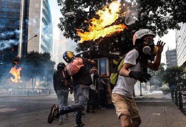 Venezuela : au moins quatre militaires blessés dans une explosion à Caracas