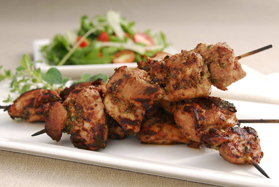 Brochettes de dinde marinées