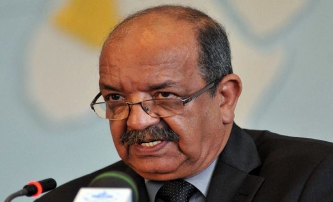 Messahel atterrit au Bahreïn et transmet un message de Bouteflika au roi Hamed ben Issa Al Khalifa