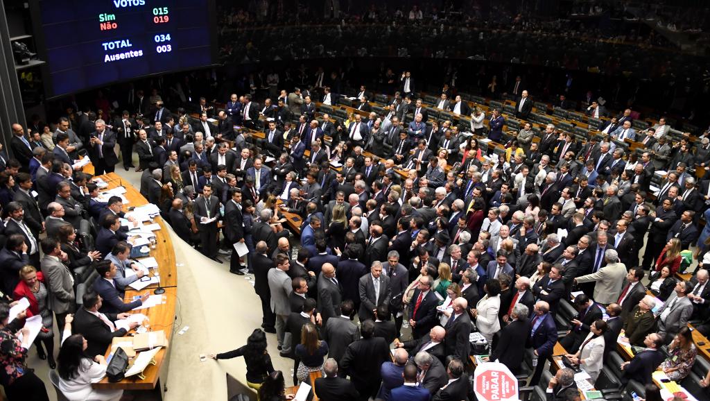 Brésil: Michel Temer échappe à des poursuites pour corruption