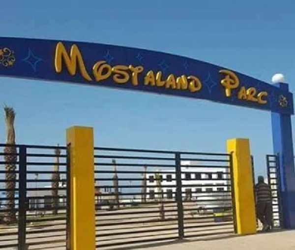 Cela se passe à MOSTALAND : Des humains qui agressent…des animaux !