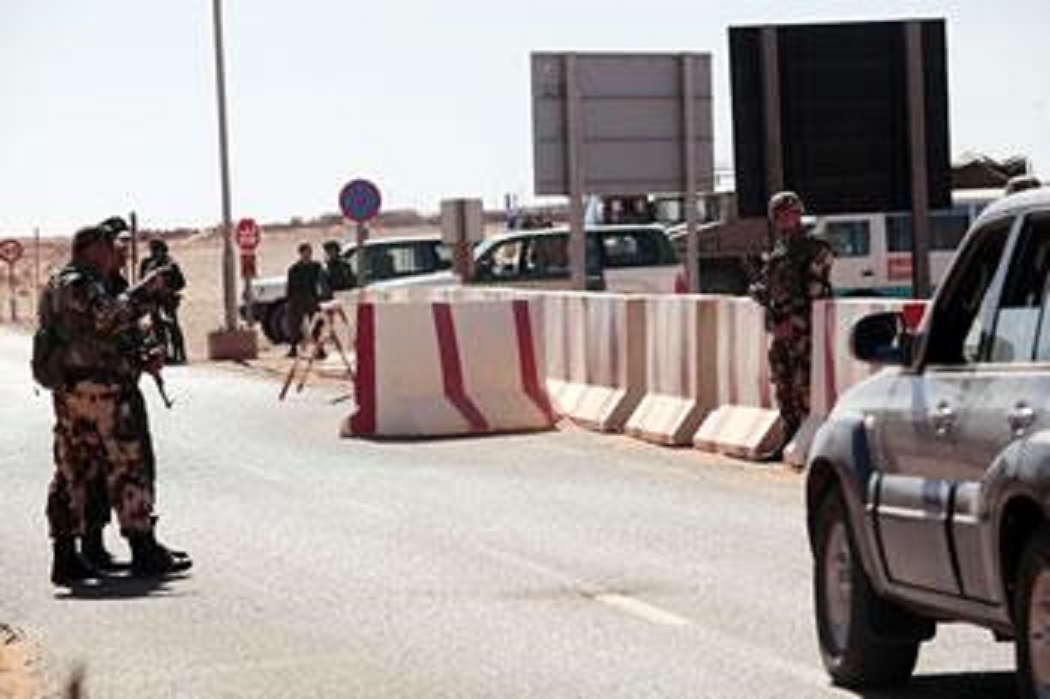 L&rsquo;armée en état d&rsquo;alerte sur des frontières explosives:  Une sécurité contraignante